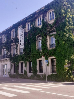 Гостиница Le Château  Турнон-Сюр-Рон